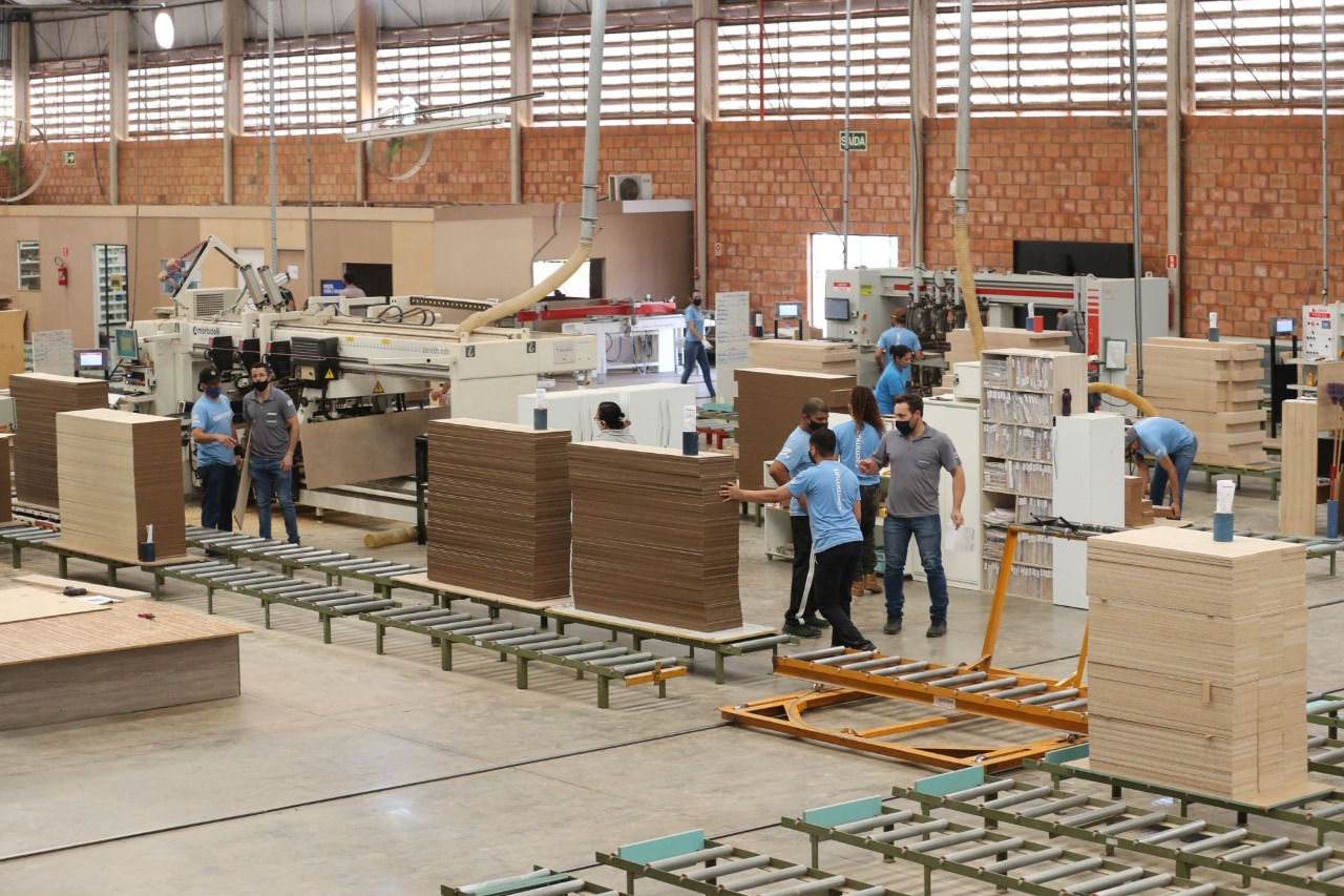 Paraná tem crescimento na geração de empregos; indústria é um dos setores que ajudam no indicativo